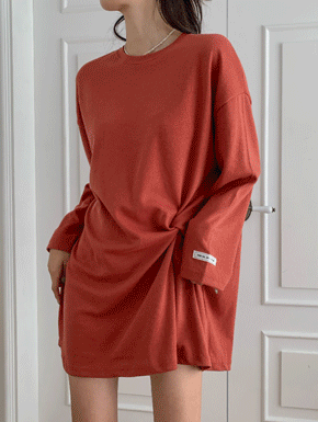 꼬임 디테일 박스핏 간절기 가을 여성 라운드 긴팔 롱 티셔츠